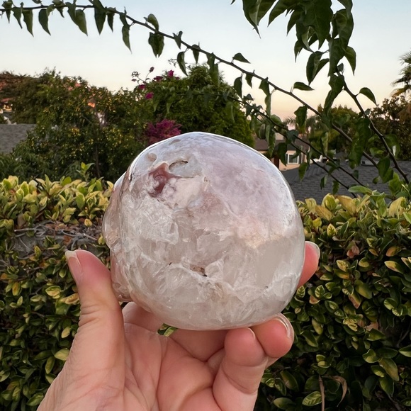 Quartzy Flower Agate Skull - Picture 9 of 10